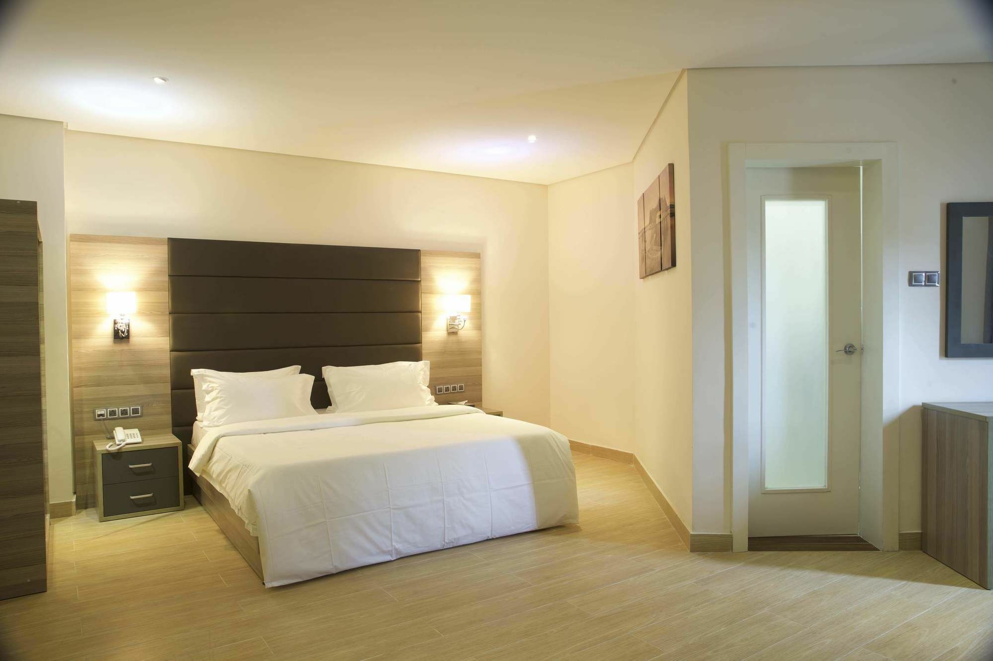 Scarlet Lodge Lagos Bagian luar foto